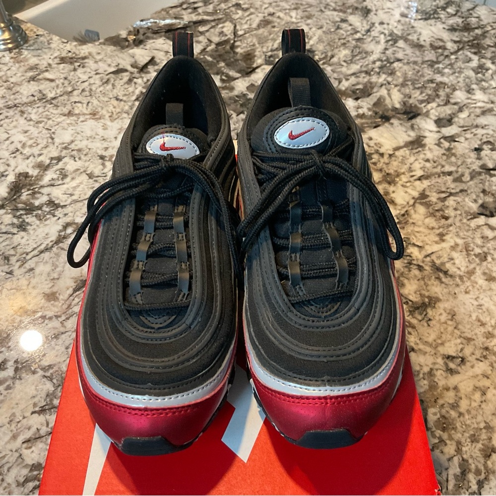 Boys Nike Air Max 97 SE (GS) Size 6Y Black/Silver/Red